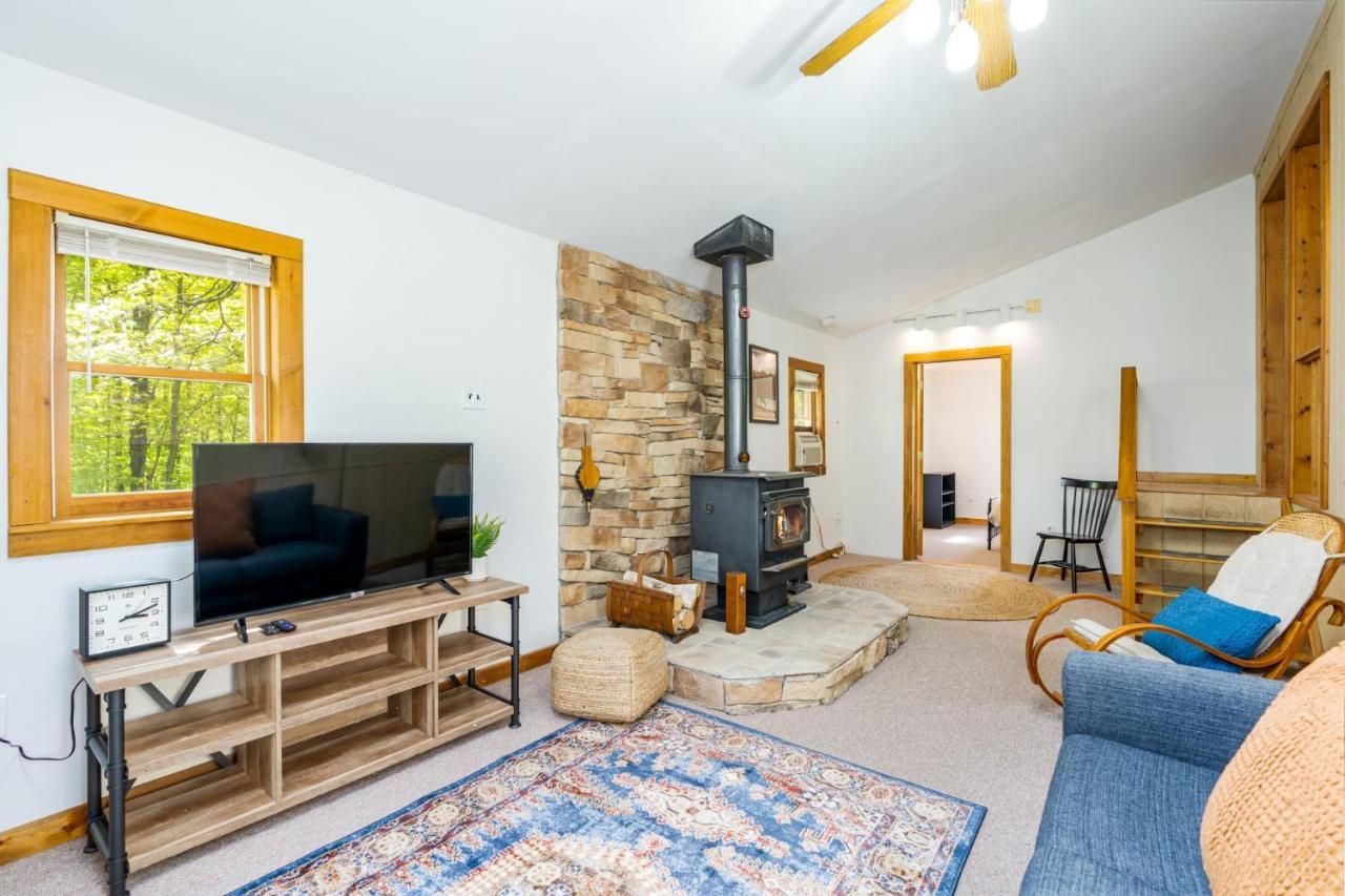 River Access Cabin With Hot Tub, Fire Pit, & Wifi! Morton Grove Εξωτερικό φωτογραφία