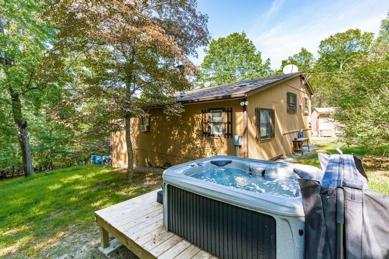 River Access Cabin With Hot Tub, Fire Pit, & Wifi! Morton Grove Εξωτερικό φωτογραφία